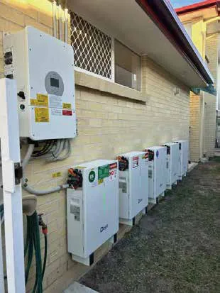 SUN-10K-SG02LP1-AU with five RW-F10.2 batteries, installed in Australia (Deye project photo)