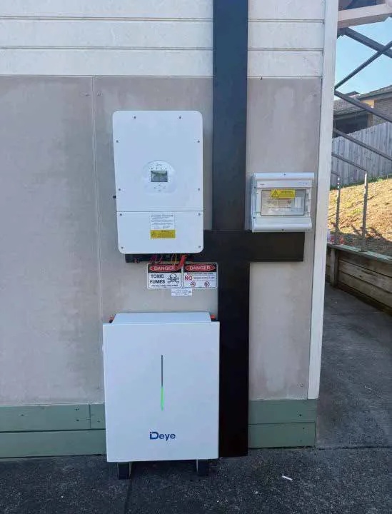 SUN-8K-SG05LP1-AU with an RW-F10.2 battery, installed in Australia (Deye project photo)